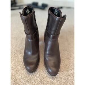 Clarks Womens Leather Ankle Boots Size 6.5M Brown Heel Buckle Side Zipper Heel